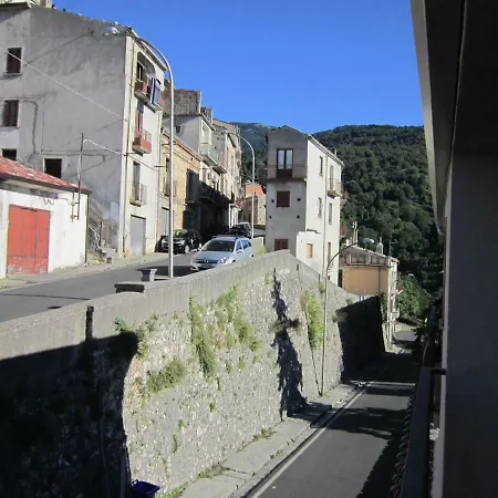 فندق مبيت وإفطار Il Nido Dell'aquila 3*